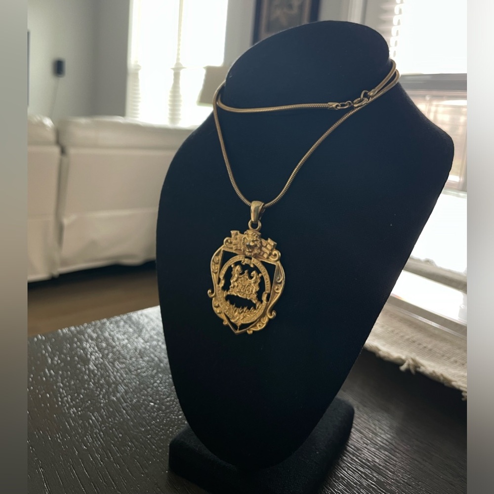 Elegant Vintage Crest Necklace | Gold - Picture 2 of 6